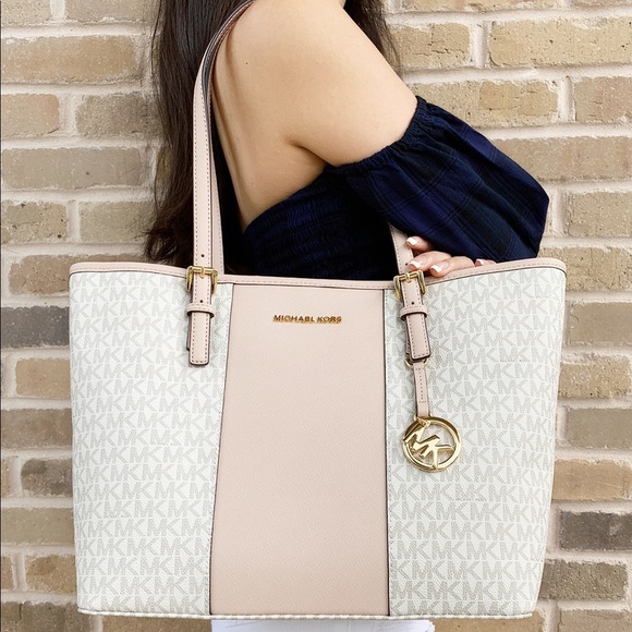 Gaby’sBags 👜💕- NWT Michael Kors Carryall Tote - Picture 2 of 6